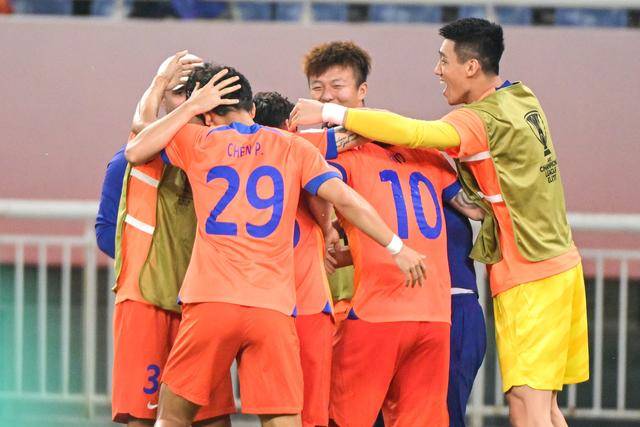 陈盈骏17+10崔永熙17分 广州再胜青岛晋级八强